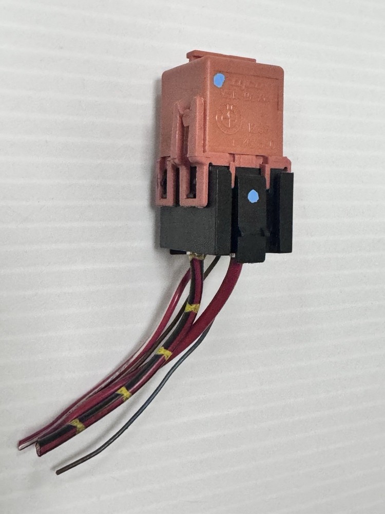 🚘 BMW E46 E81 E90 E60 E65 F01 SALMON RED MULTI PURPOSE RELAY UNIT 12631742690