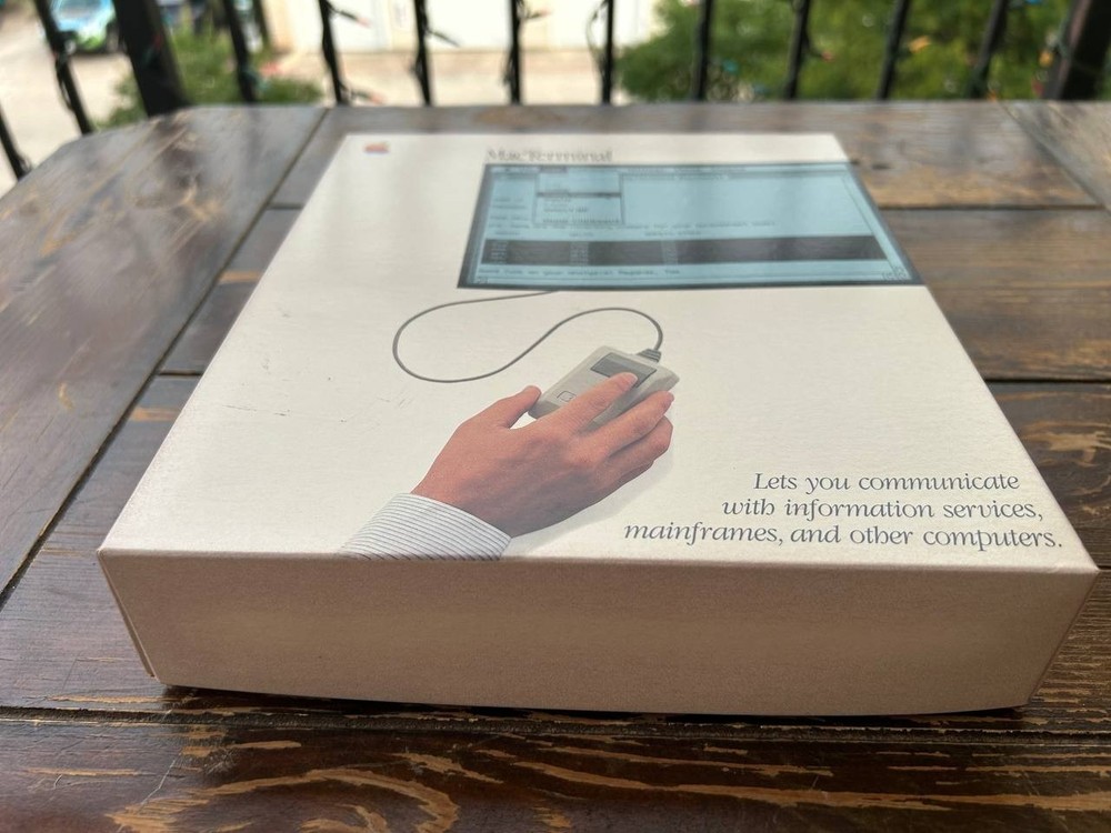 Macintosh MacTerminal M0521 Version 1.0. Vintage Apple software 1984 year