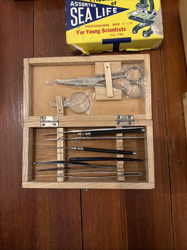 Milben VINTAGE Microscope with 7 Slide Dissecting Specimen Kits & Projector