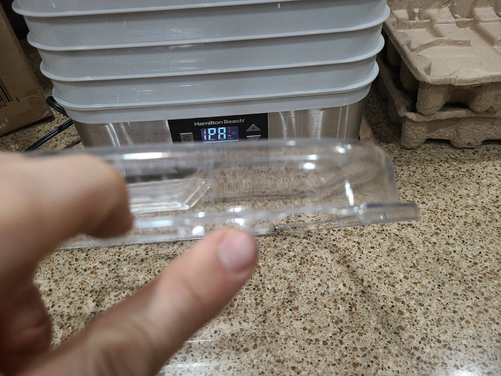 Hamilton Beach 32100A Food Dehydrator - Cracked lid