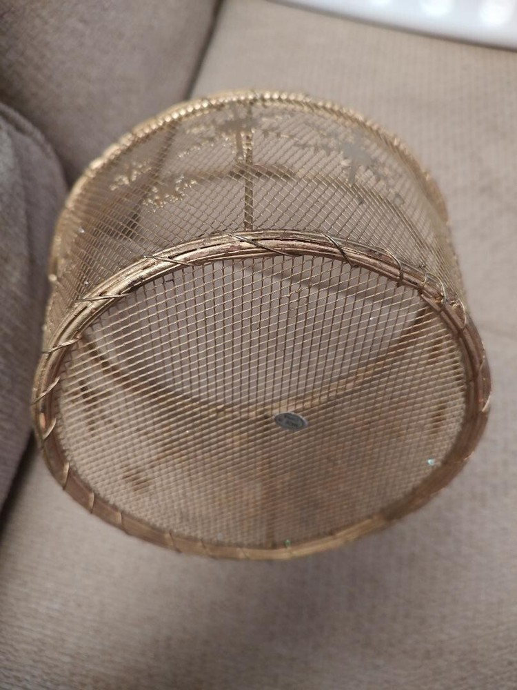 round snowflake wire basket with handle