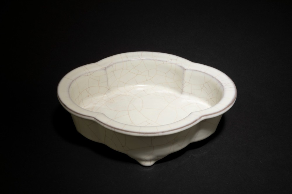 A Glazed Crackleware Ink Washer