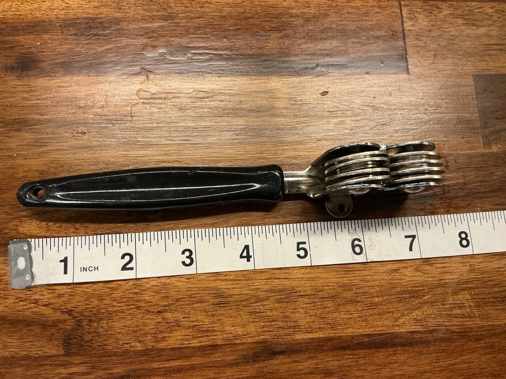 VINTAGE EKCO PULL-THROUGH KNIFE SHARPENER BLACK PLASTIC HANDLE