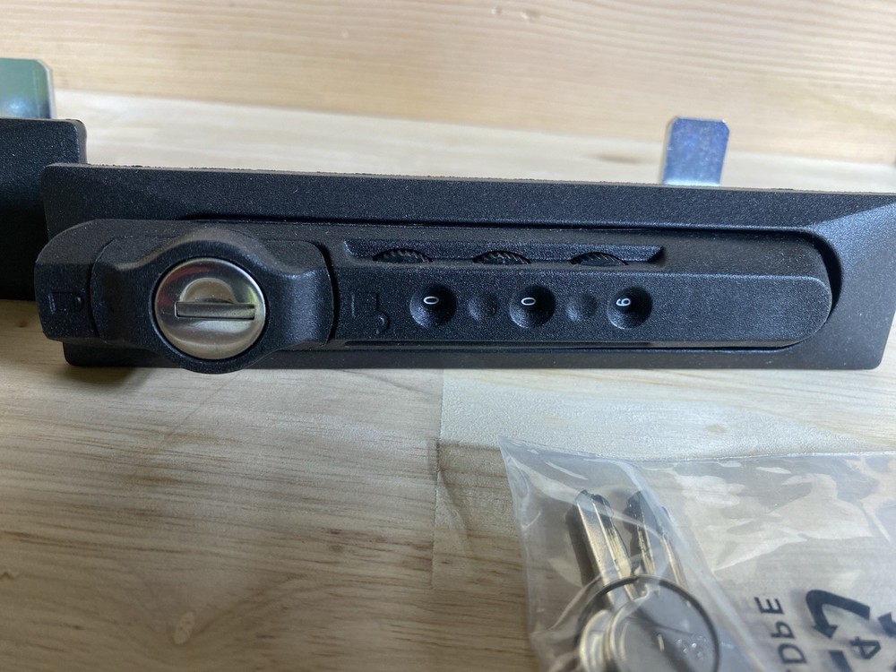 Vertiv VR Rack Accessory Combination Lock Handle vra6023