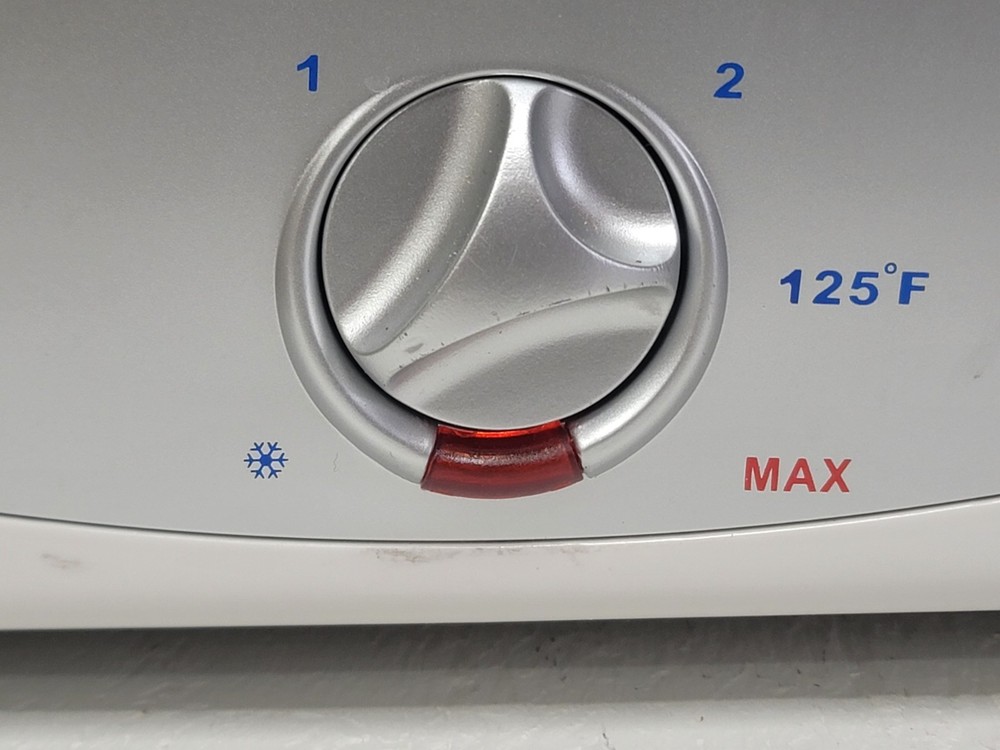 CAMPLUX 6 Gal. Plug In Water Heater Electric EUC READ