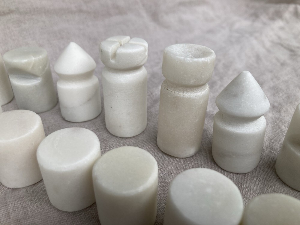 Solid Marble Chess Set Cylinder Shaped Black & White Pieces