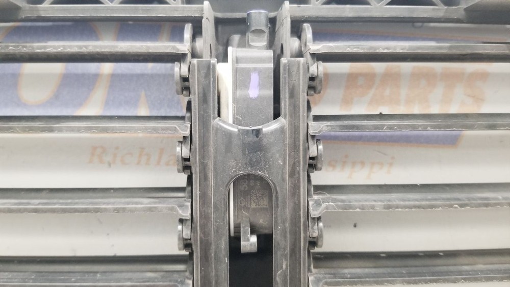 24 DODGE RAM 2500 AIR SHUTTER 6.4L