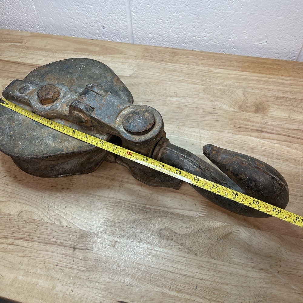 Industrial Snatch Block Solid Iron Pulley - 45lbs