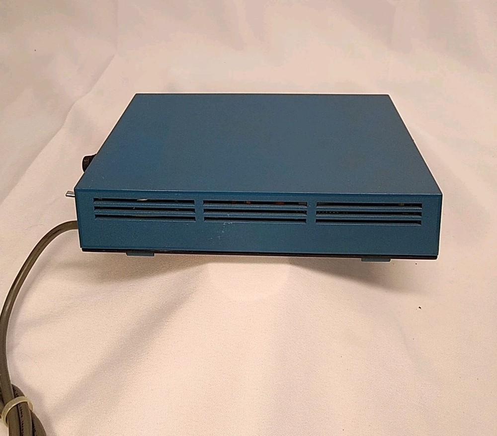 Vintage MOTOROLA 208 A/B MB UDS UNIVERSAL DATA SYSTEMS Powers On