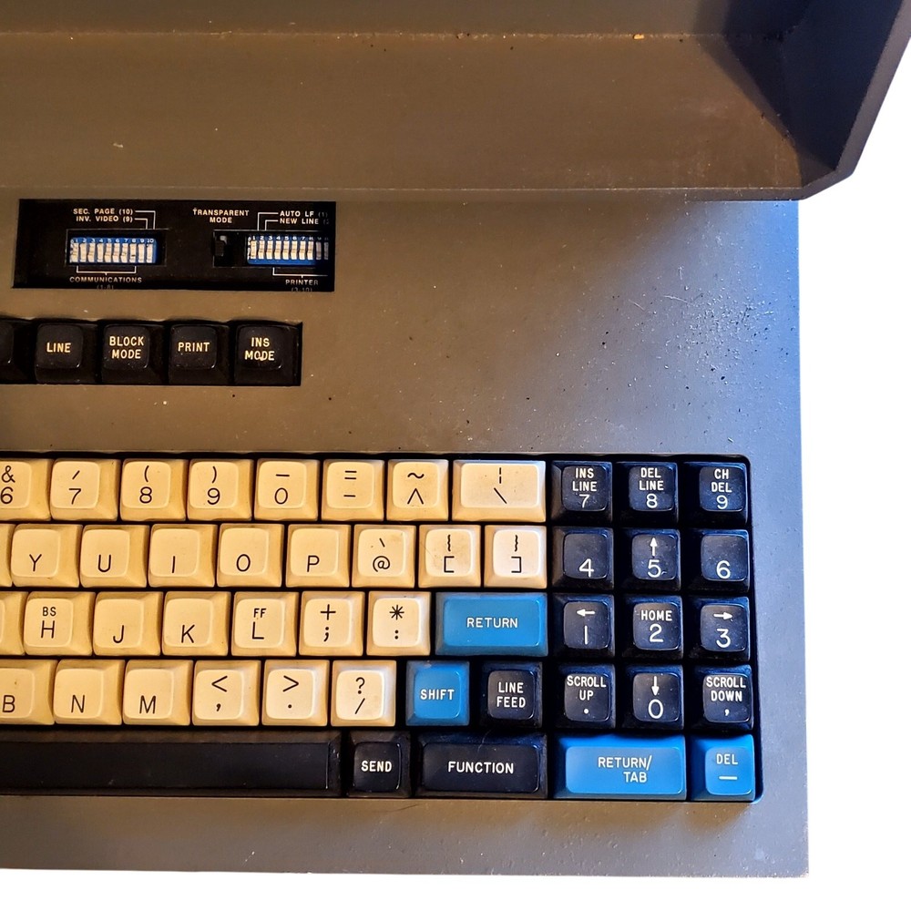 Perkin Elmer 550s CRT Video Terminal Computer Vtg Powers On
