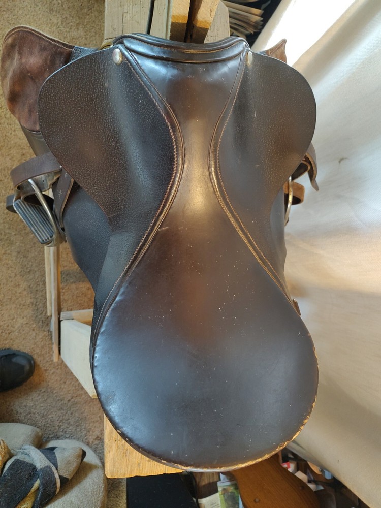 Silver Fox 17" English Saddle
