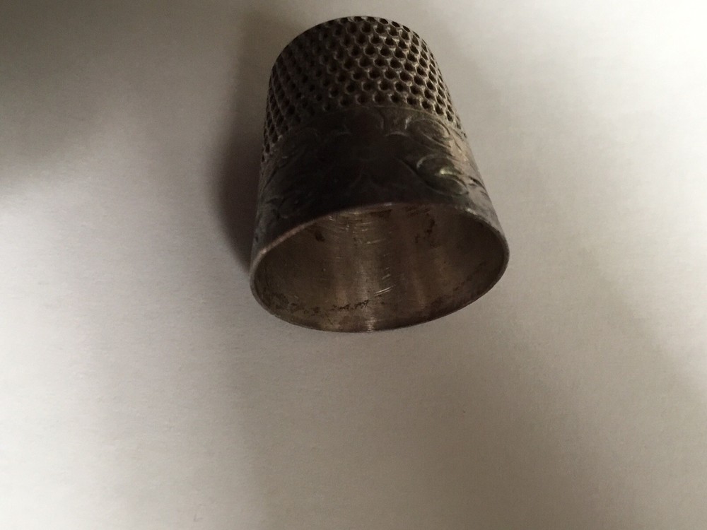 VINTAGE STERLING SILVER THIMBLE WEBSTER 12 FLOWER BORDER