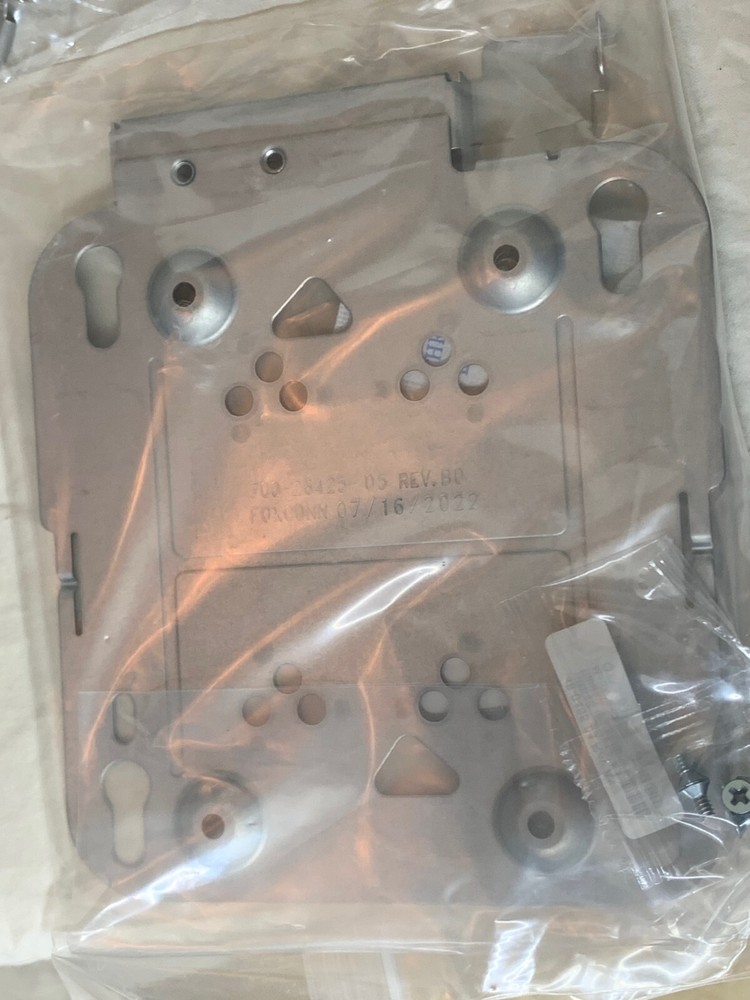 Cisco access point AIR-CAP1702I-B-K9 w/install brackets (both)