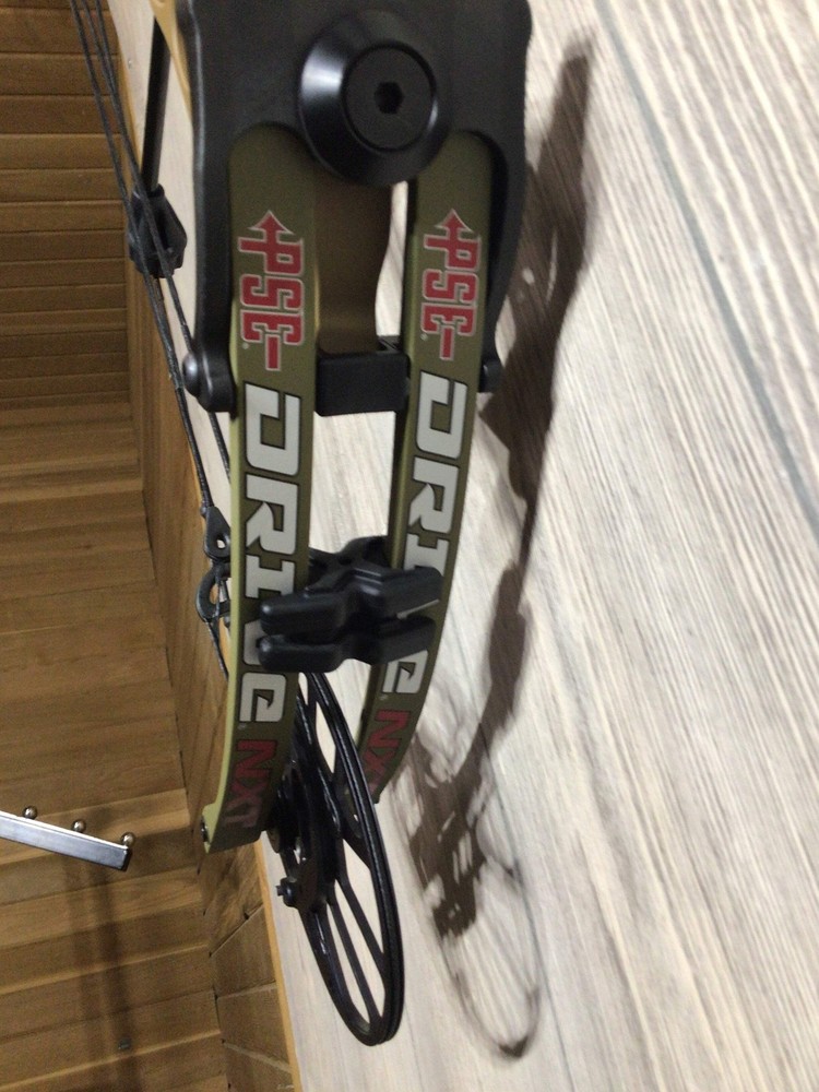 Used PSE Drive NXT RH 24-31" 60-70lbs Bow