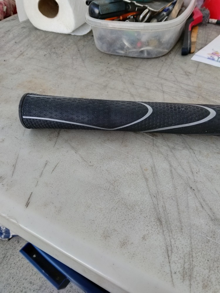 One JumboMax Golf Grip, pulled and great condition.