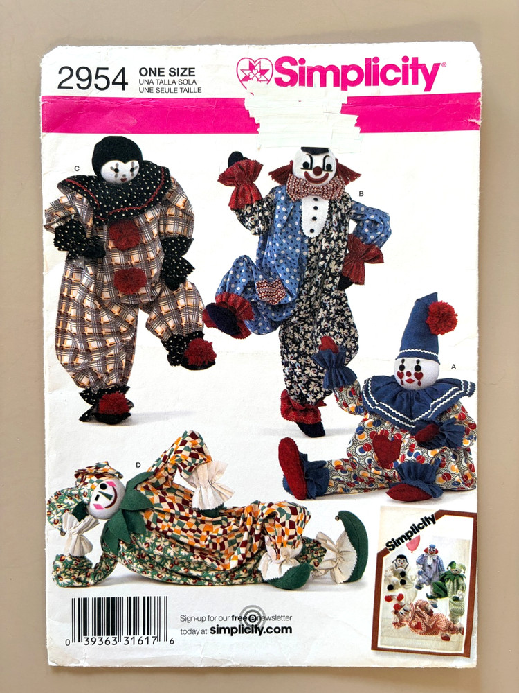 Simplicity Decorative Clowns Pattern 2954  Size 20" UNCUT