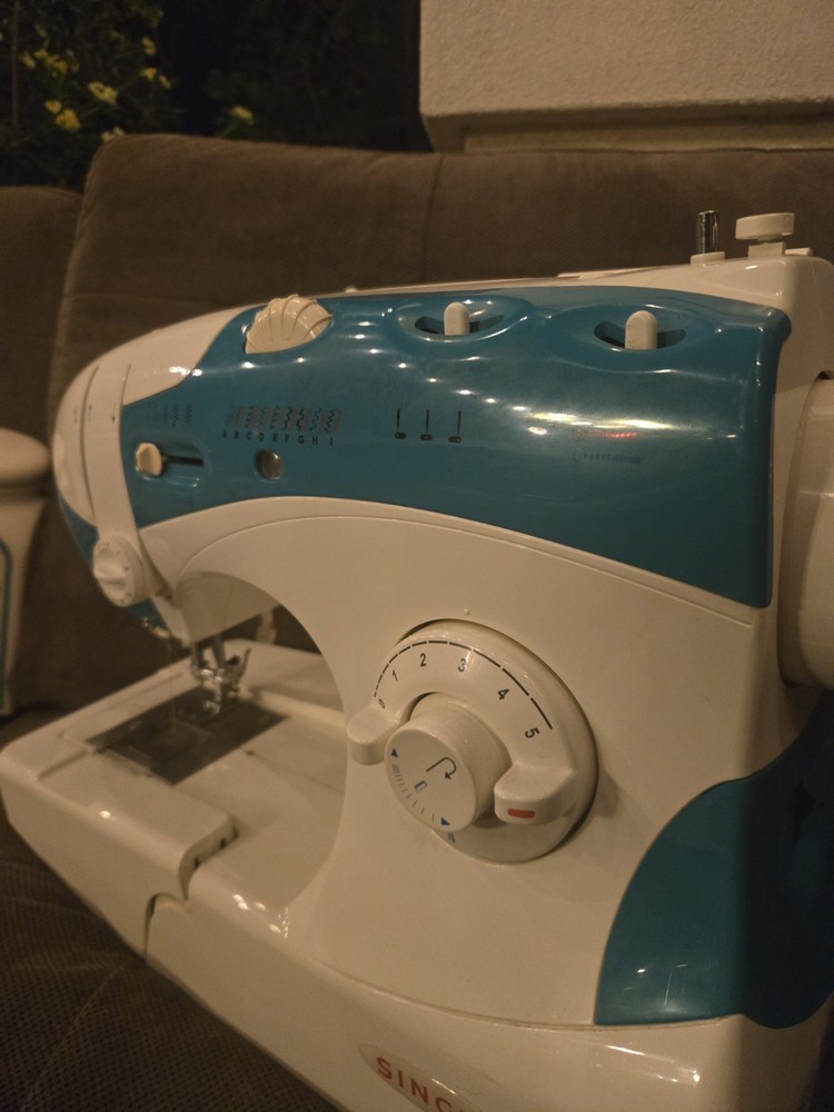 Singer sewing machine 6308