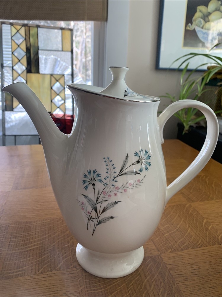 Taylor Smith Taylor - VERSATILE - BACHELOR BUTTON - TEAPOT with LID