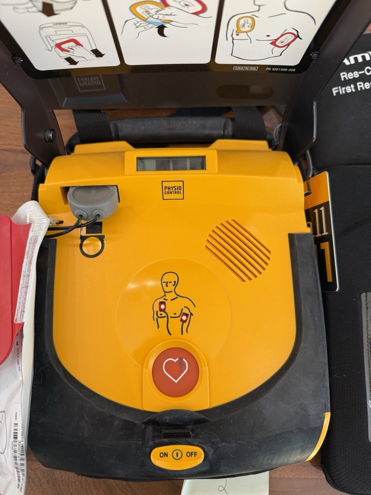 Physio Control Lifepak CR Plus With Case