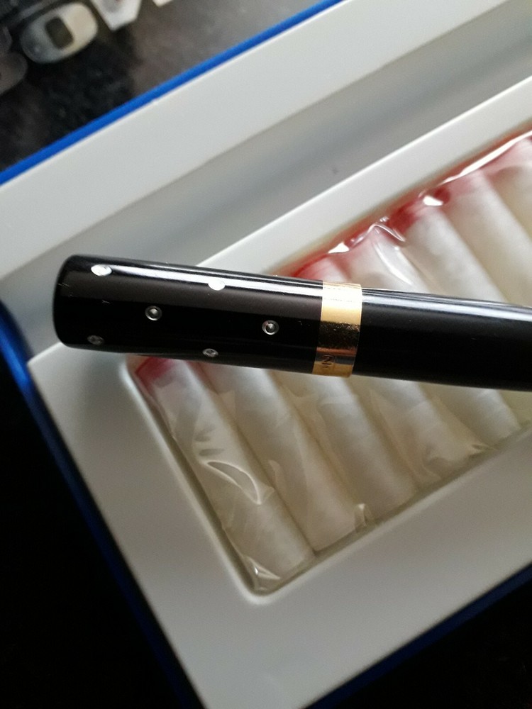 RONSON CIGARETTE HOLDER BLACK WITH STUDS