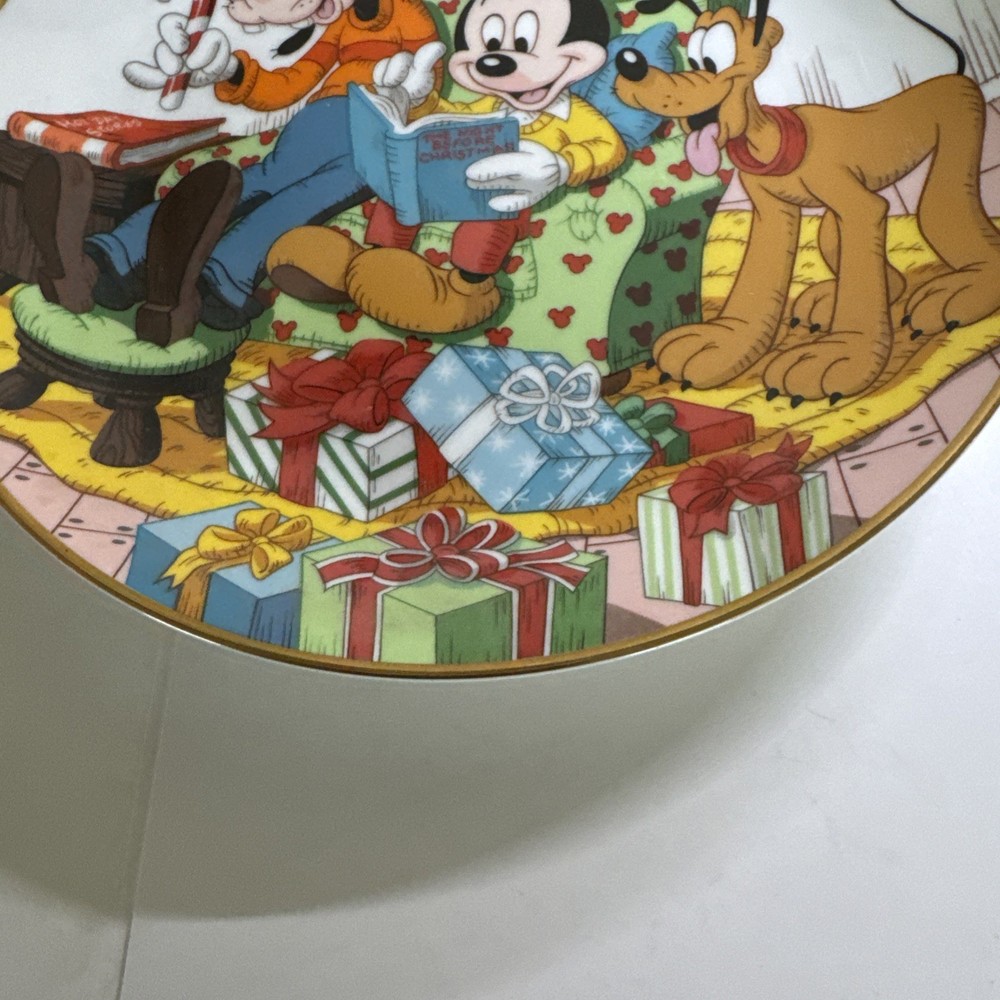 WALT DISNEY - 1991 - THE NIGHT BEFORE CHRISTMAS PLATE