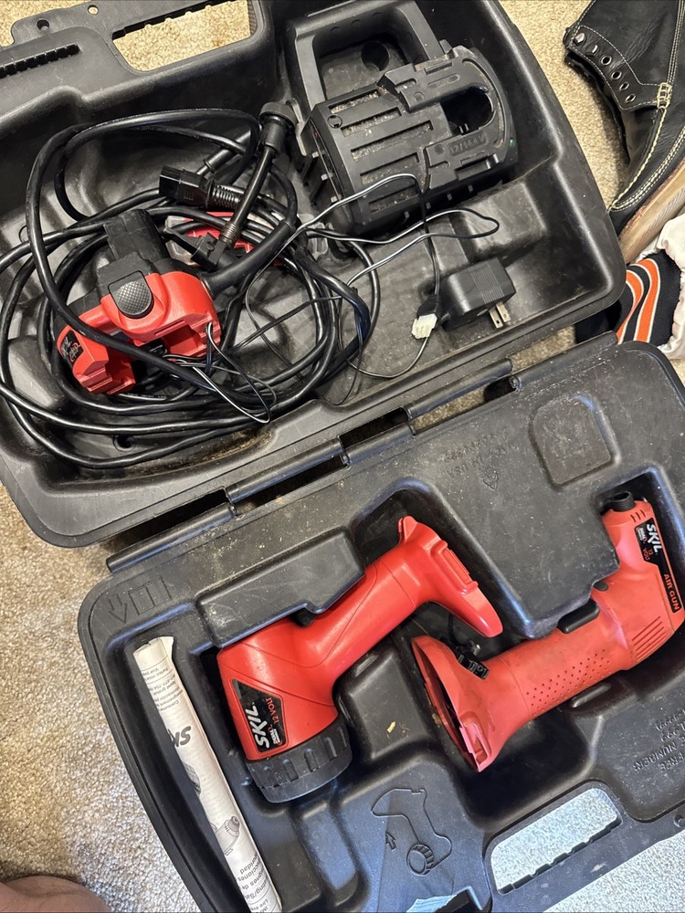 Skil 12 Volt Air Gun And Flashlight