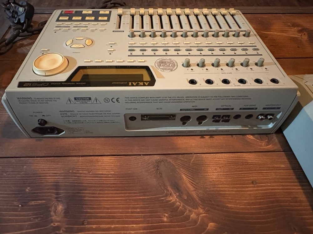 Akai DPS12