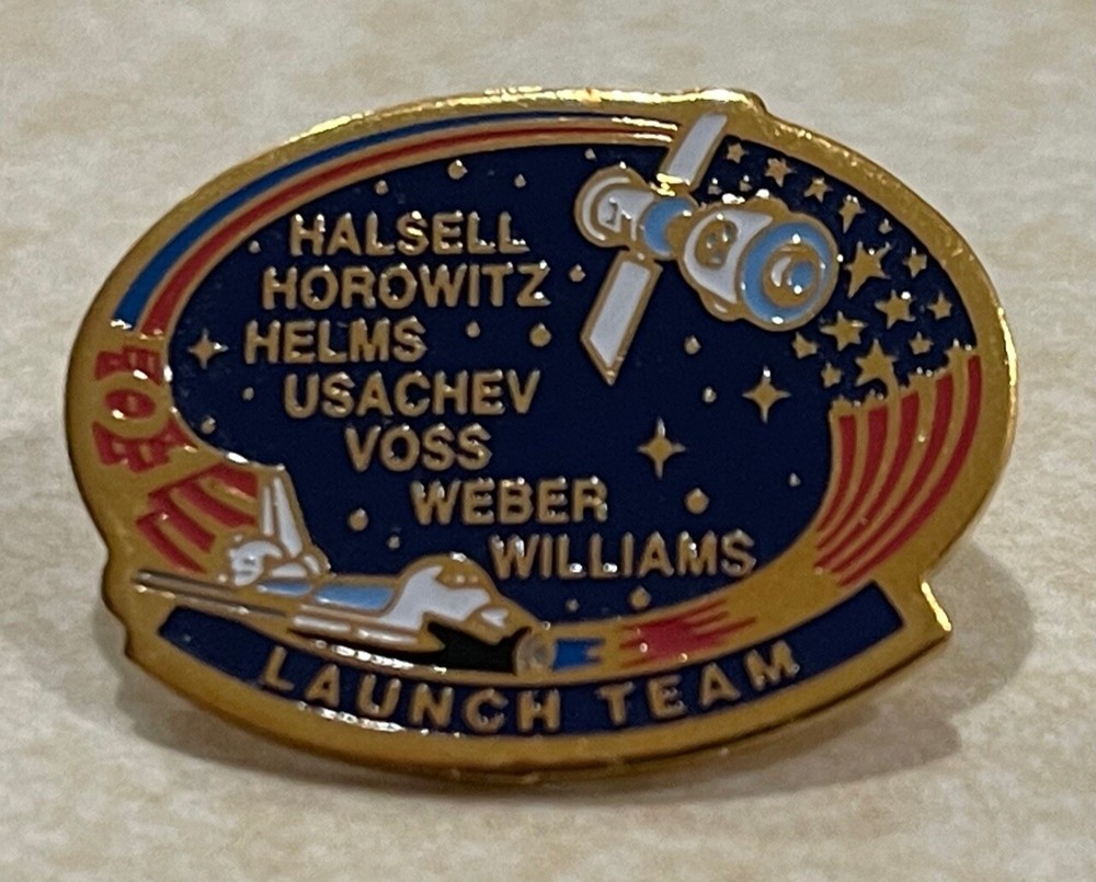 STS-101  ISS SPACE SHUTTLE ATLANTIS LAUNCH TEAM PIN BACK VER. 2 SMALLER FONT