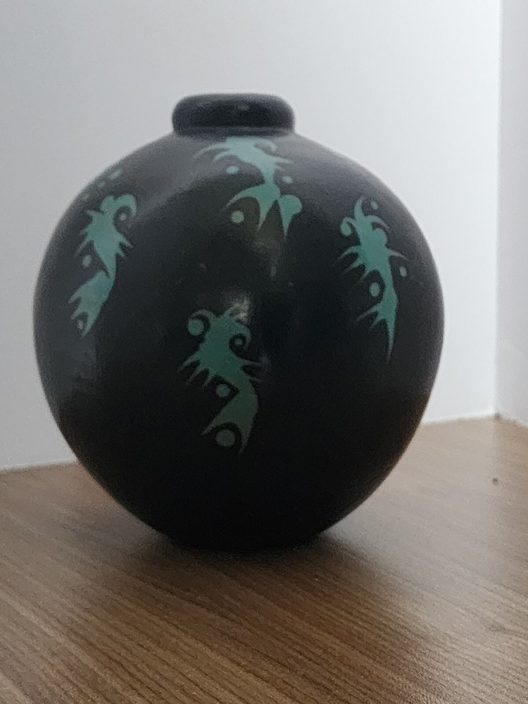 Beautiful Vintange Peruvian Vase Signed