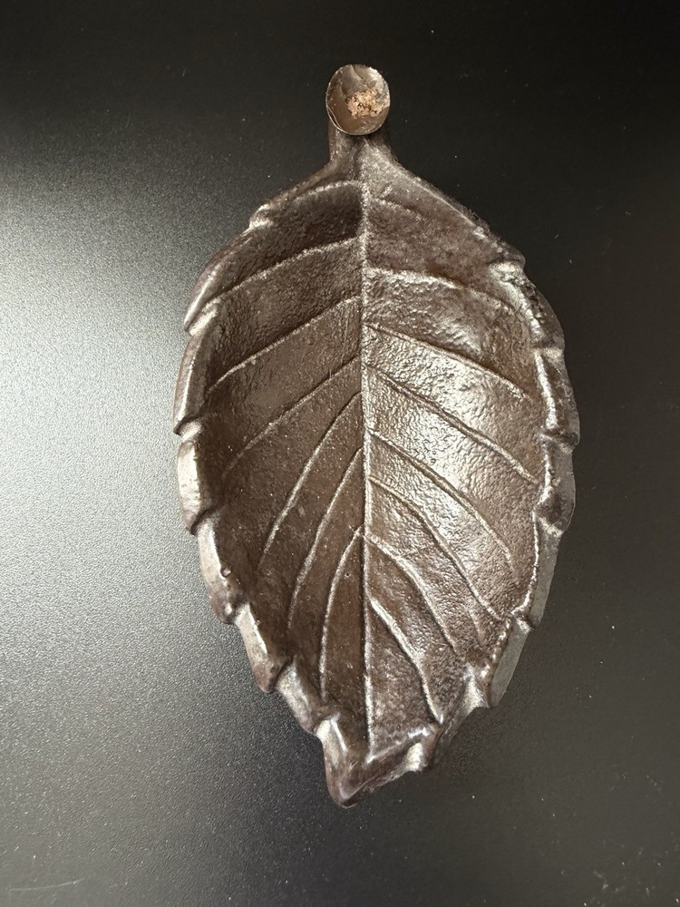 cast iron leaf dish