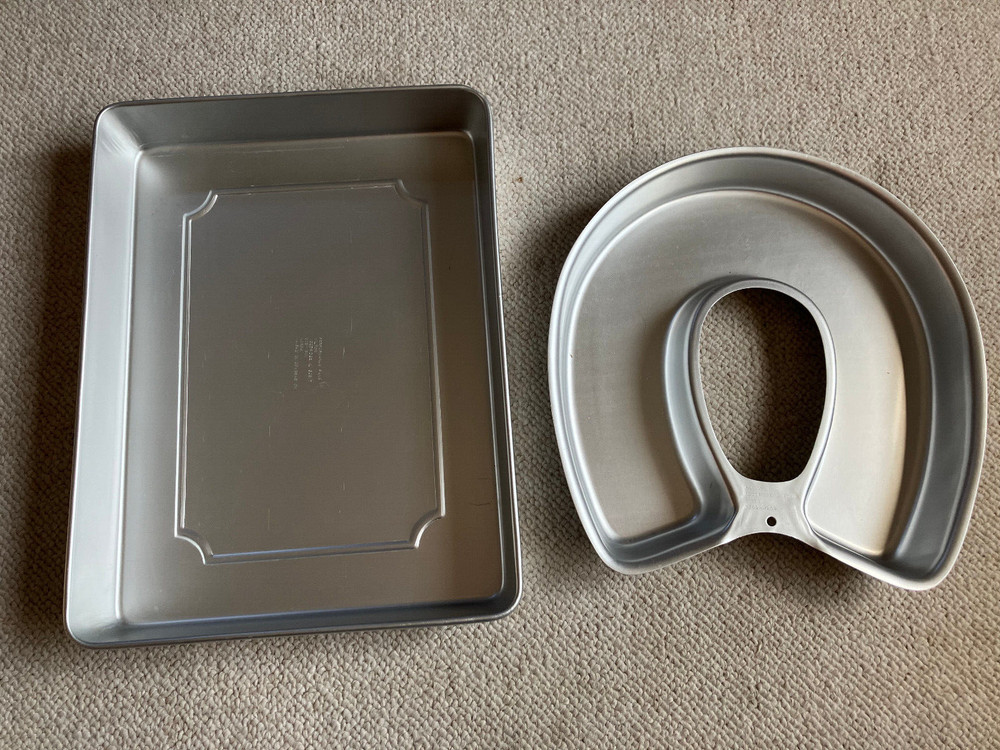 2 vintage Wilton cake pans