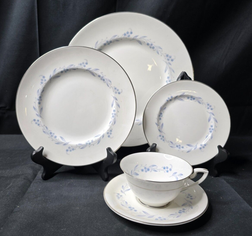 Royal Worcester Bridal Wreath 5 Piece Place Setting
