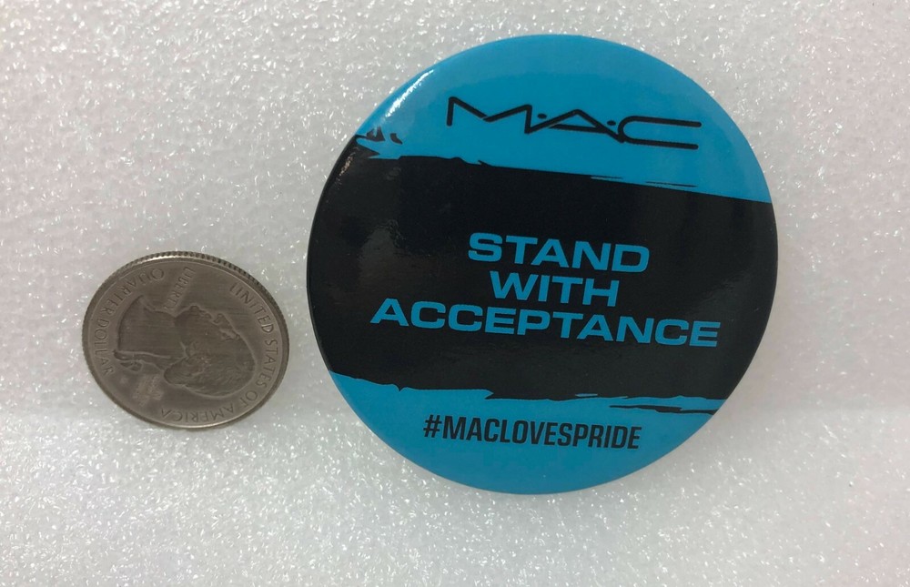 Mac Stand With Acceptance Pin