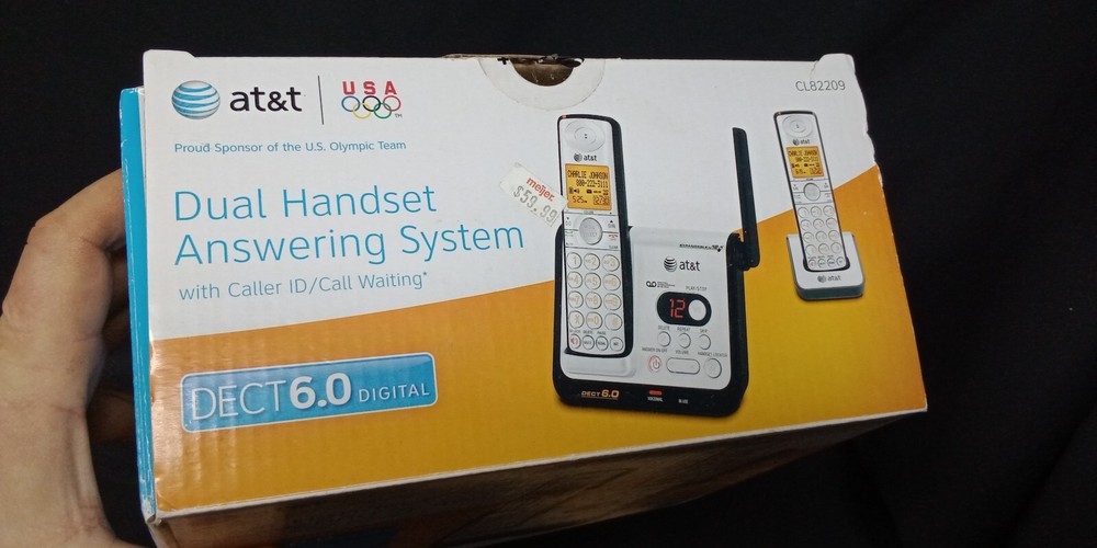 CL82209 AT&T dual hand answering system Dect 6.0 digital
