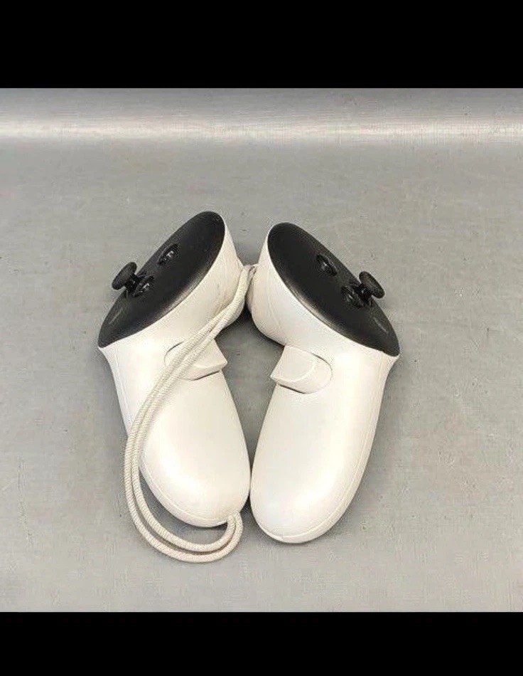 Genuine Meta Quest 3 / 3S VR Left & Right Pair Controllers ONLY, GREAT CONDITION