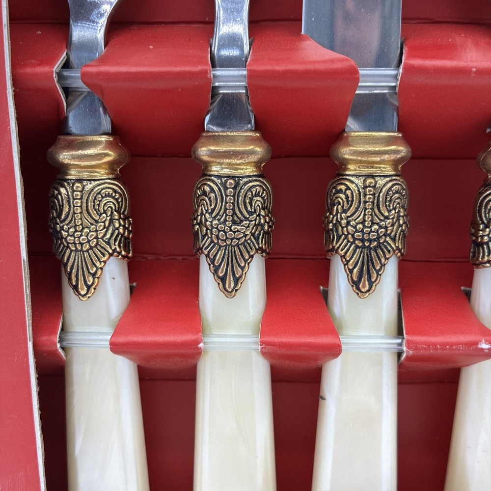 Holly Cream Boheme 20-piece Flatware Set~NEW