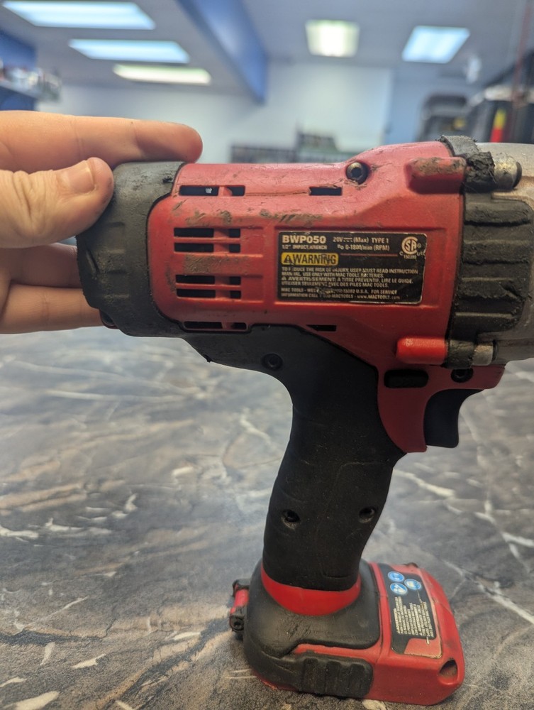 Mac Tools BWP050 20V 1/2" DRIVE IMPACT WRENCH KIT. USED