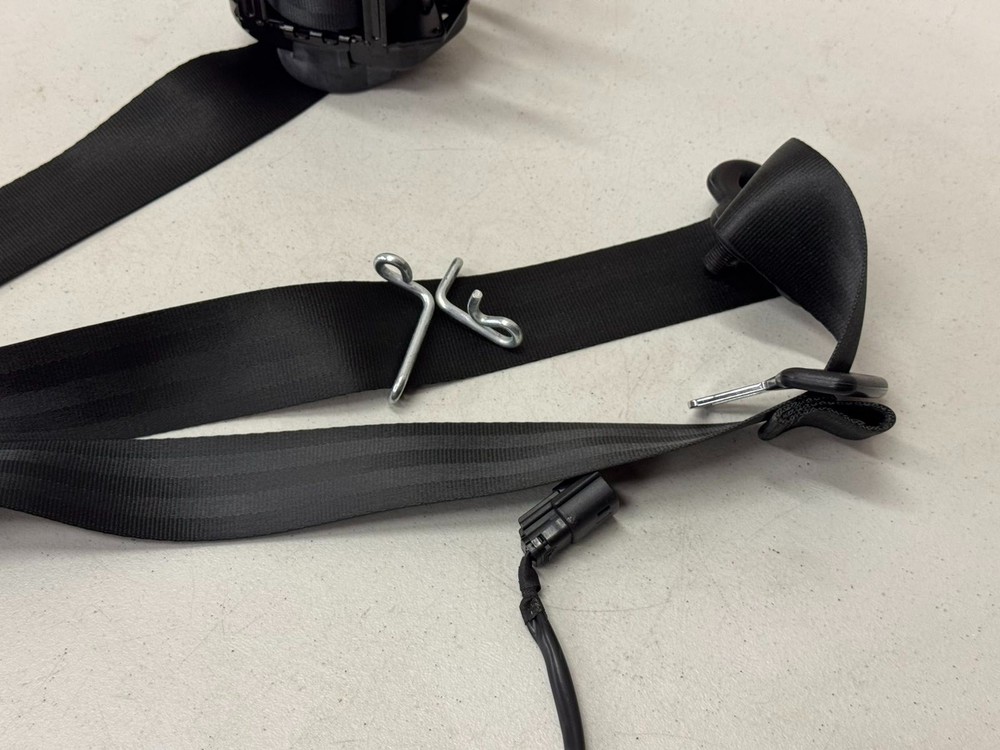 Ford Focus 2012-2014 Front Right Passenger Side Seat Belt Retractor OEM