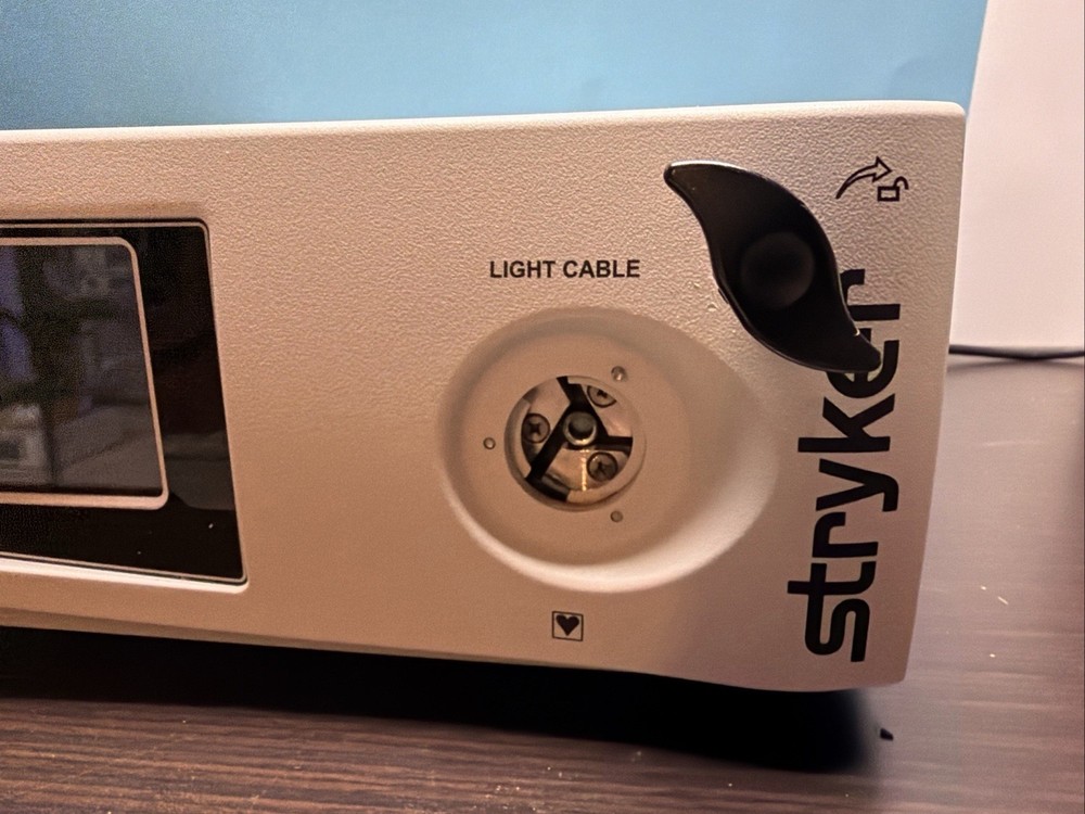 Stryker L10 LED Light Source With AIM REF 0220220300* TESTED -Black Ring Missing