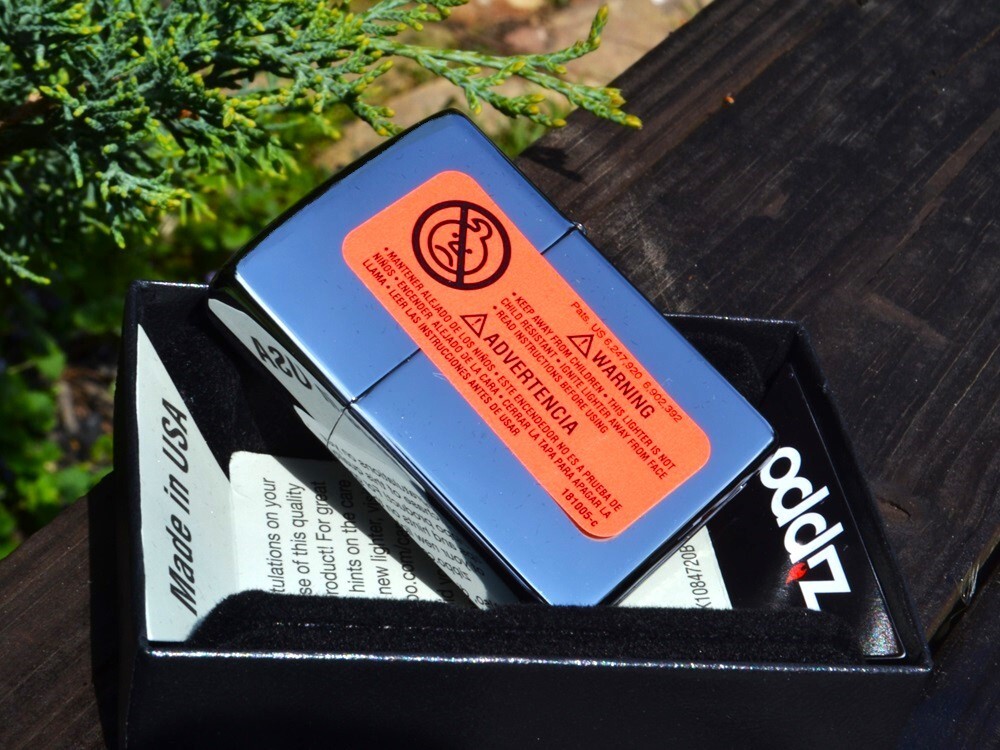 Victorian Pattern Zippo Lighter - Rotary Engraved - Three Swarovski Crystals