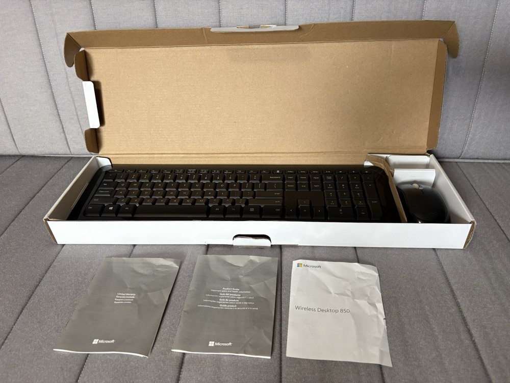 Microsoft Wireless 850 Desktop Keyboard/Mouse PY9-00002 Combo with USB Dongle