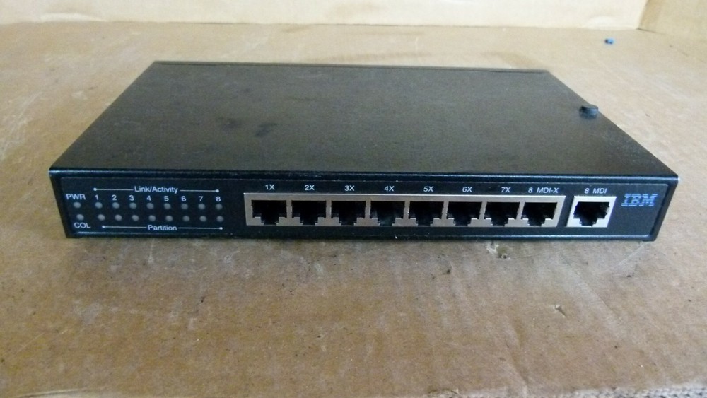 IBM Model 8242-008 8-Port Base Compact Network Hub 08L2986