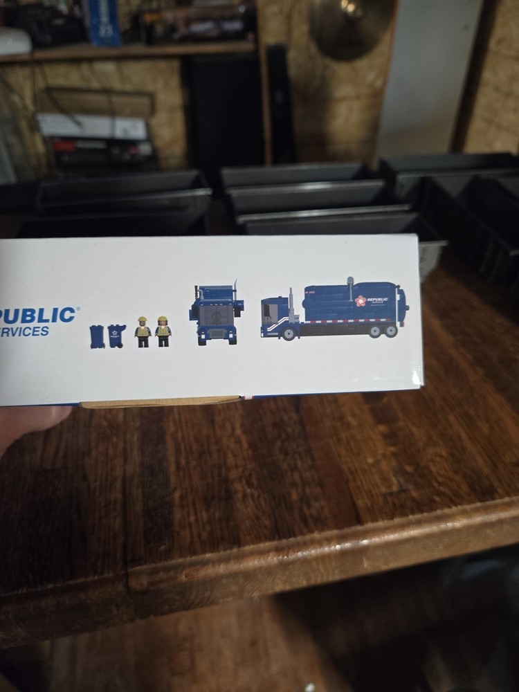 Republic Services Garbage Truck Building Blocks Set First Gear