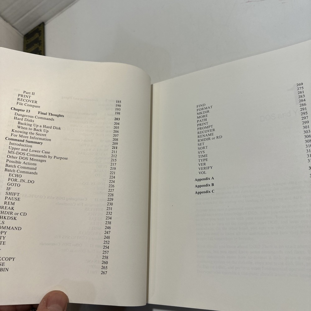 Microsoft's MS-DOS User's Reference Guide 1984 Que Vintage Computer