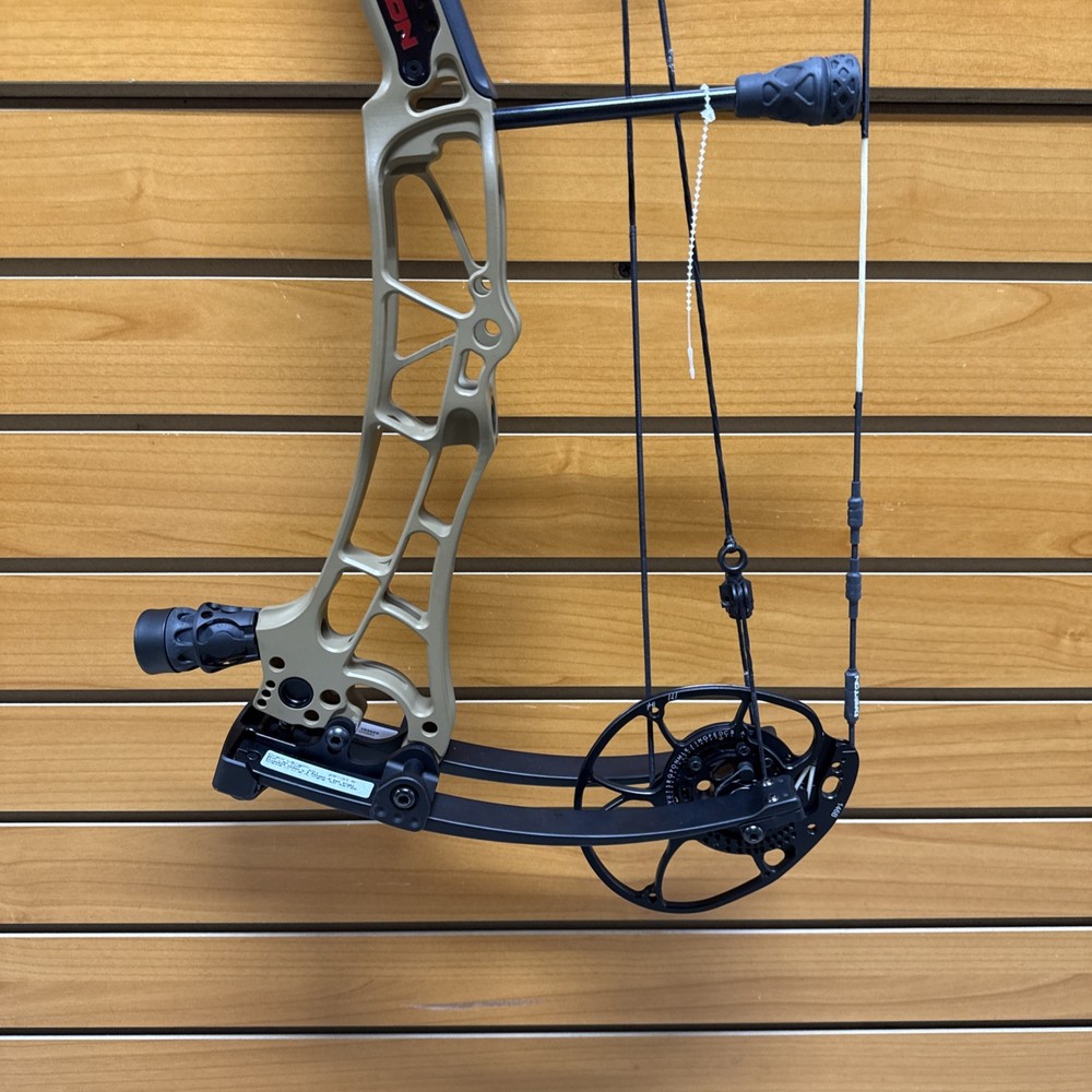 Item 3841 - Darton Archery Compound Bow - Tritech 35 - Flat Dark Earth