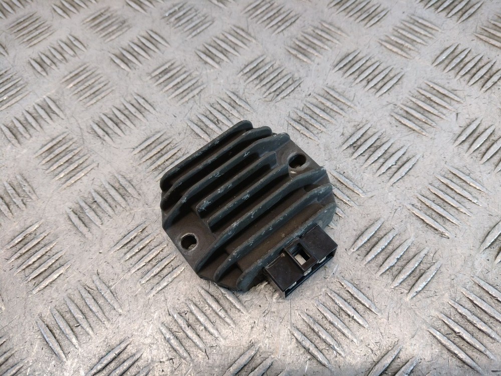 2010 YAMAHA YP 125  RECTIFIER REGULATOR
