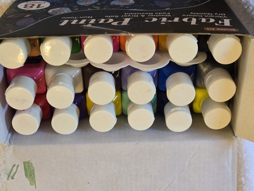 Fabric Paint By Shuttle Art 18 Colors. (E29)