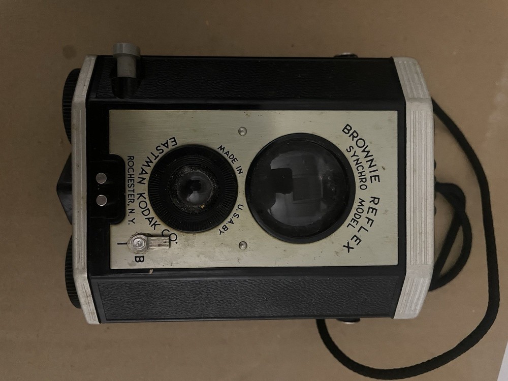 Vintage Brownie Reflex Camera Synchro Model With Original Box And Strap Untested