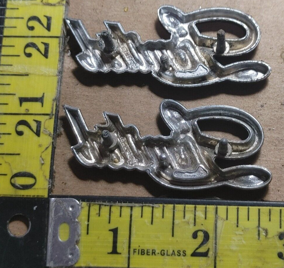 (2) BUICK REGAL LIMITED INTERIOR DOOR EMBLEMS 3071073 (5579}