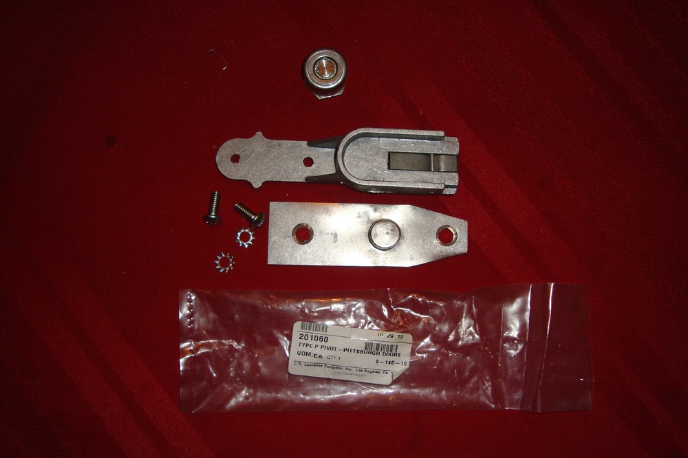 201060 BOTTOM DOOR PIVOT